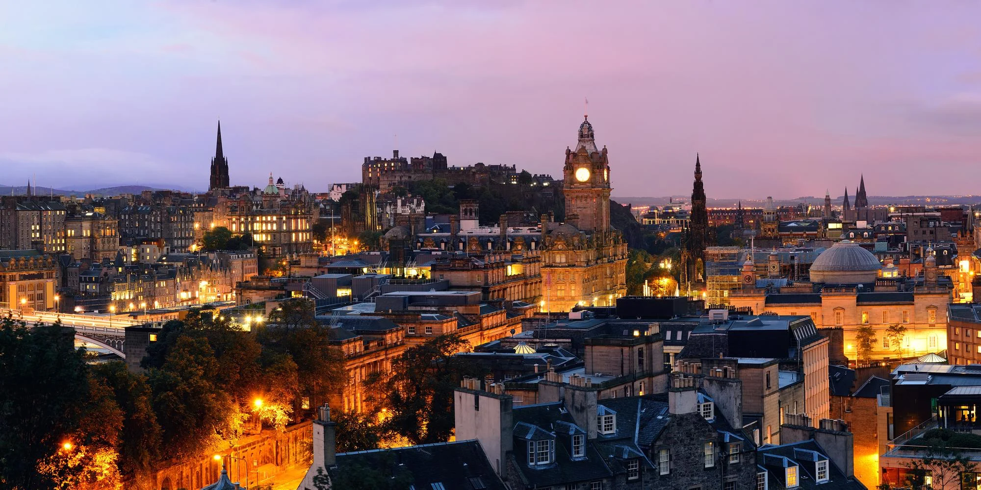 Night overview of Edinburgh