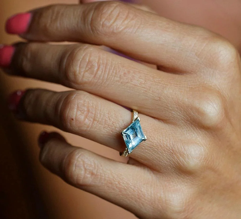 Capucinne Asta Rhombus Aquamarine Engagement Ring Alt