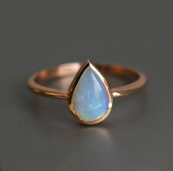 Capucinne Betty Opal Ring