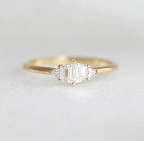 Capucinne Irma Diamond Ring