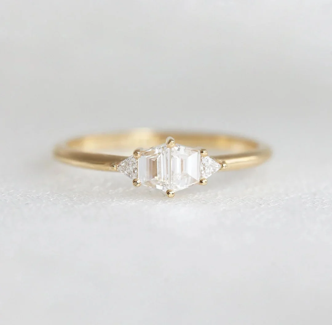 Capucinne Irma Diamond Ring