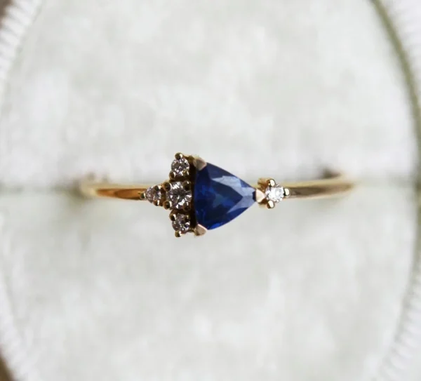Capucinne Lena Blue Sapphire Diamond Ring