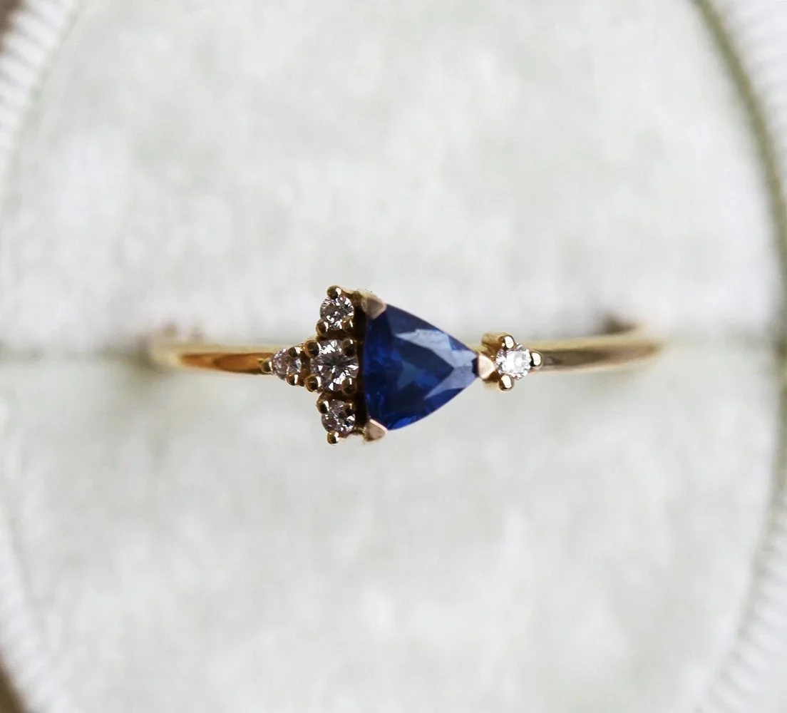 Capucinne Lena Blue Sapphire Diamond Ring