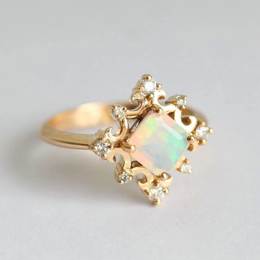 Capucinne Lilyanna Vintage Opal Ring