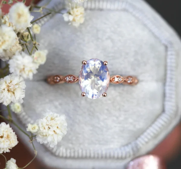 Capucinne Vintage Oval Moonstone Ring