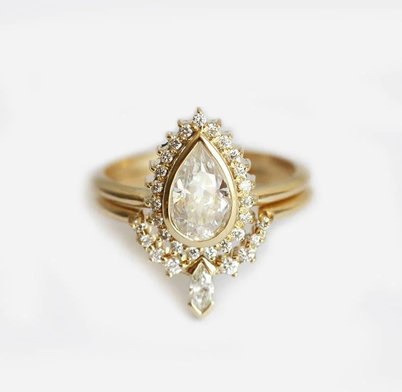 Capucinne Moissanite And Diamond Ring Set Gold