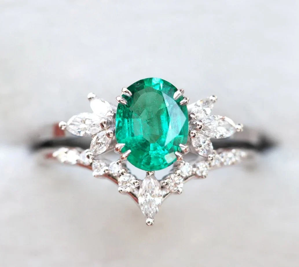 Vera Oval Emerald Ring Set
