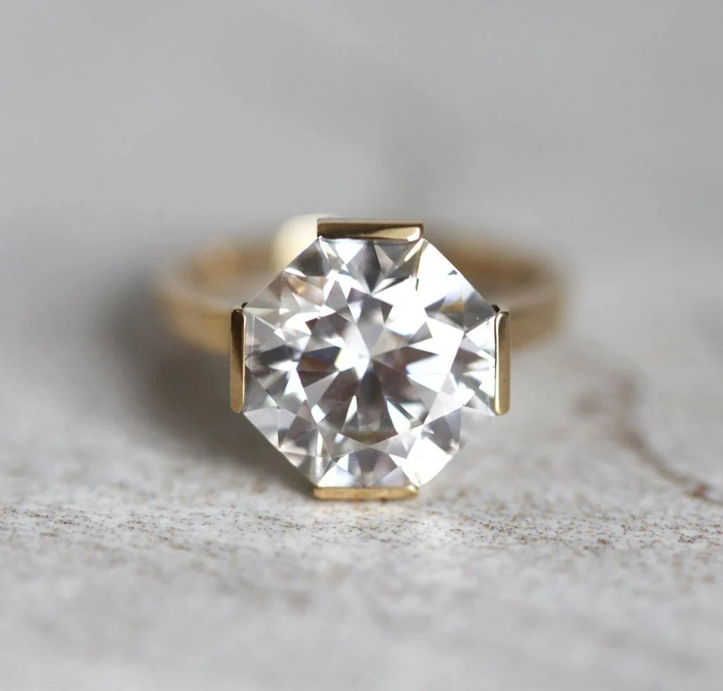 Capucinne Zeliha Moissanite Engagement Ring